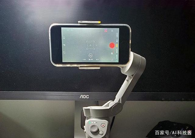 DJI OM 4磁吸手机云台 能否超越前三代，重新定义手机稳定器？